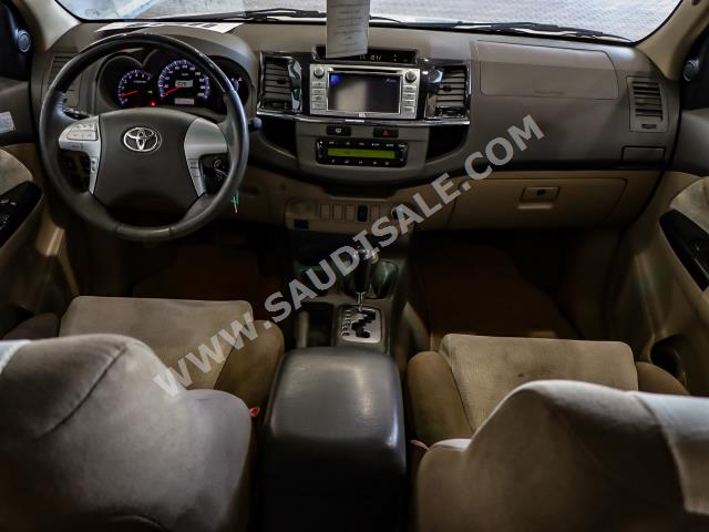 2012 تويوتا فورشنر في اكس