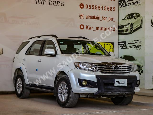 2012 تويوتا فورشنر في اكس