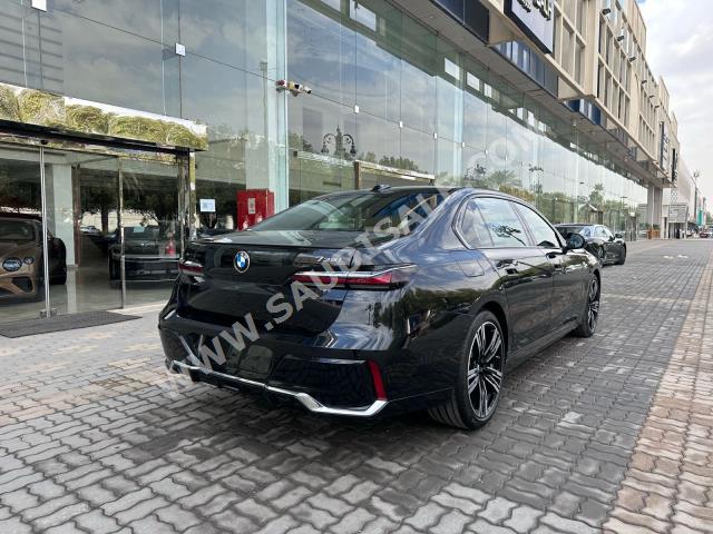 2024 بي ام دبليو الفئة السابعة 730 أي