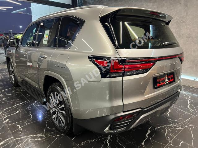 2023 لكزس إل إكس 600