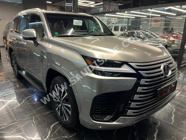 2023 لكزس إل إكس 600