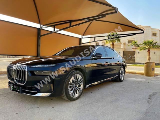2023 بي ام دبليو الفئة السابعة 735 إل أي