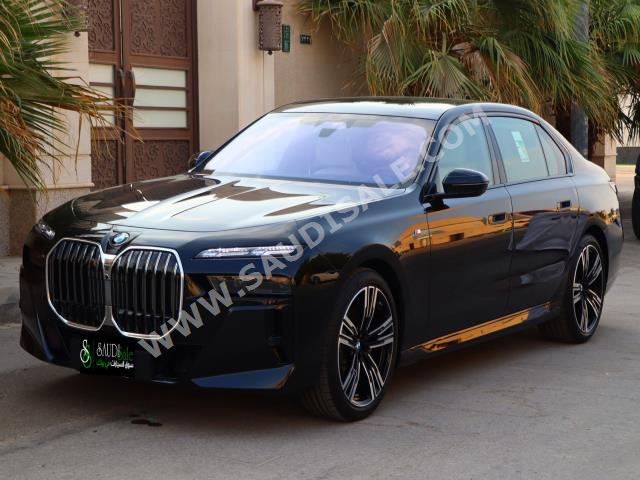 2024 بي ام دبليو الفئة السابعة 735أي