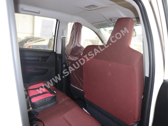 2023 تويوتا هاي لوكس غمارتين