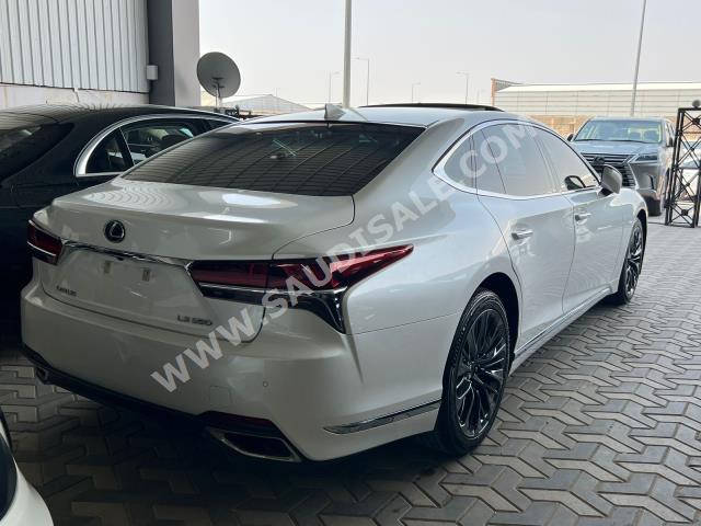 2020 لكزس إل إس 350