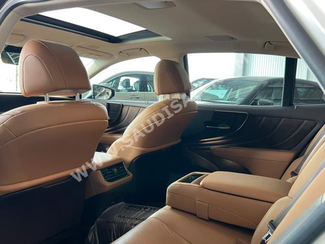 2020 لكزس إل إس 350