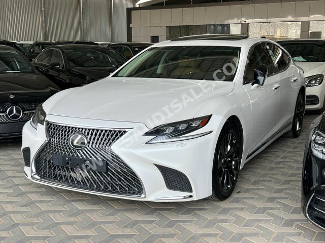 2020 لكزس إل إس 350