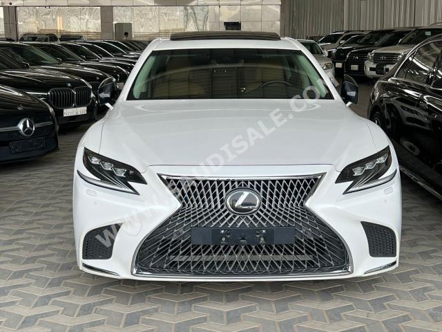 2020 لكزس إل إس 350