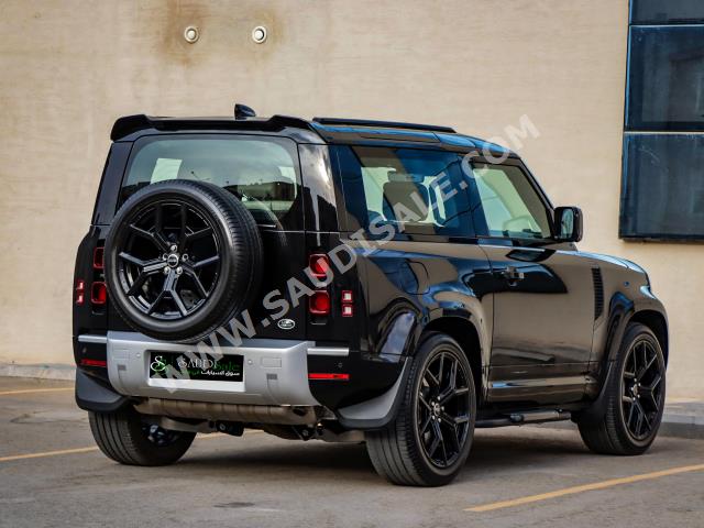 2022 لاند روفر ديفيندر 90