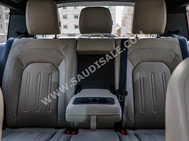 2022 لاند روفر ديفيندر 90