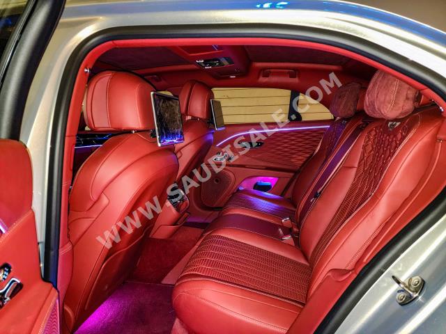 2020 بنتلي كونتيننتل فلاينج سبير الاصدار الاول