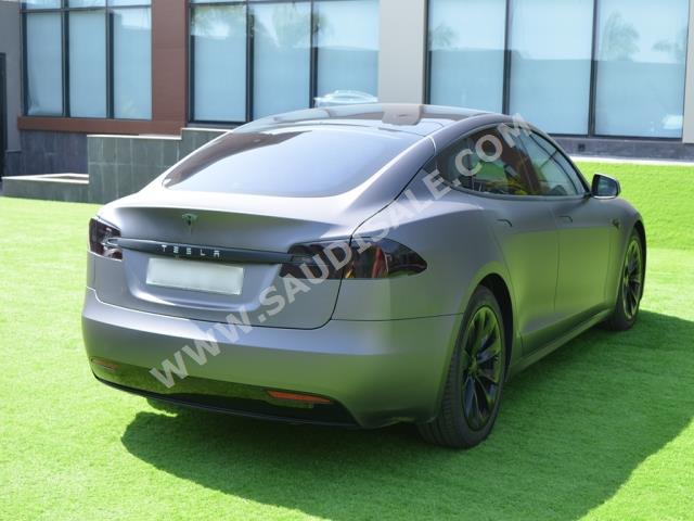 2017 تيسلا اس دي 75