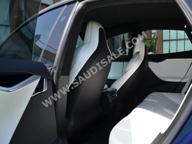 2017 تيسلا اس دي 75