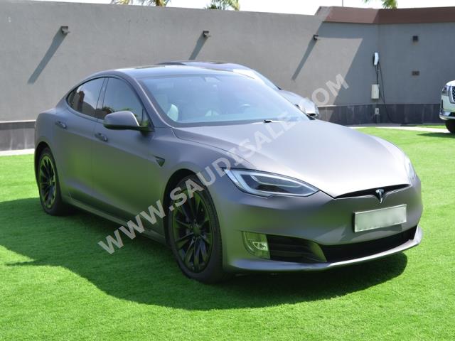 2017 تيسلا اس دي 75