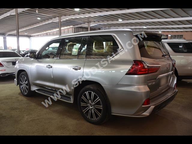 2019 لكزس إل إكس 570 اس