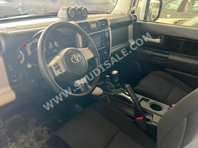 2008 تويوتا اف جي كروزر 1