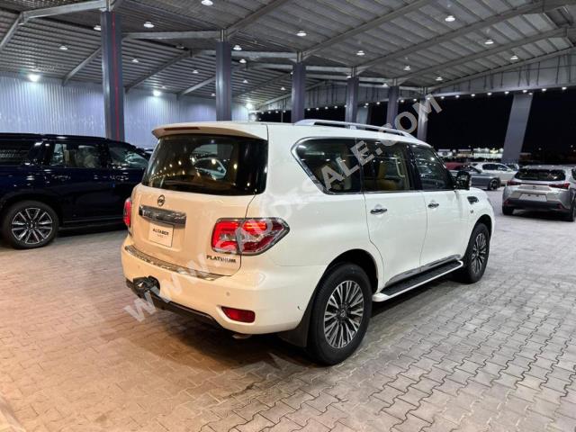 2016 نيسان باترول بلاتينيوم