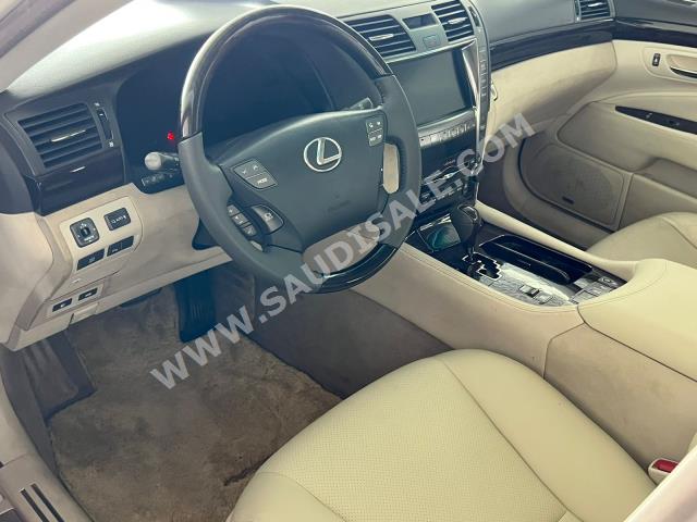 2008 لكزس إل إس 460 إل