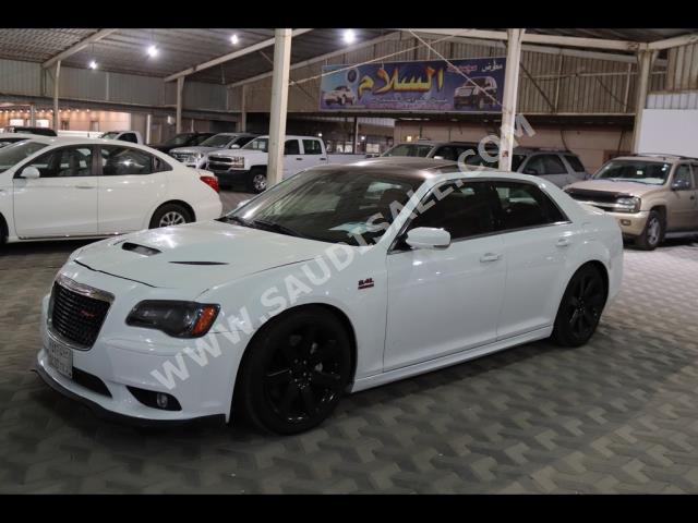 2014 كرايسلر 300 اس ار تي