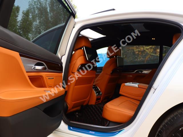 2020 بي ام دبليو الفئة السابعة 730 إل أي