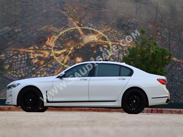 2020 بي ام دبليو الفئة السابعة 730 إل أي