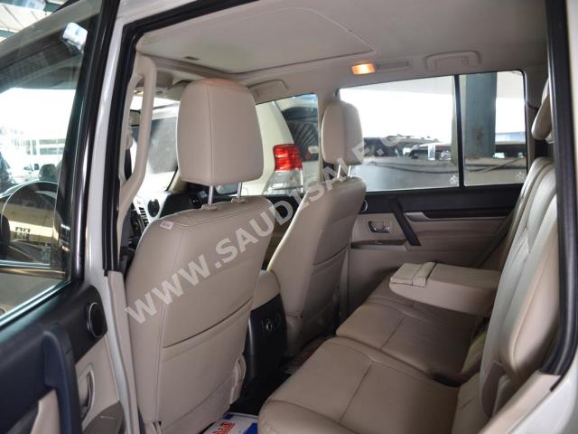 2016 Mitsubishi Pajero