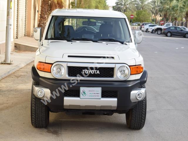 2016 تويوتا اف جي كروزر 1