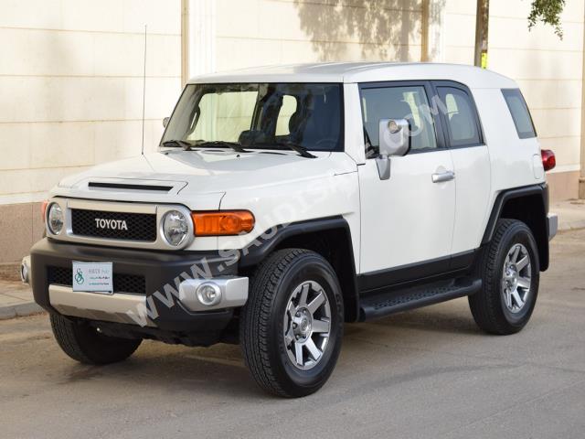 2016 تويوتا اف جي كروزر 1