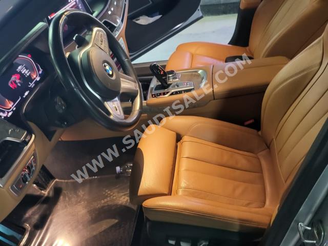 2020 بي ام دبليو الفئة السابعة 730 إل أي