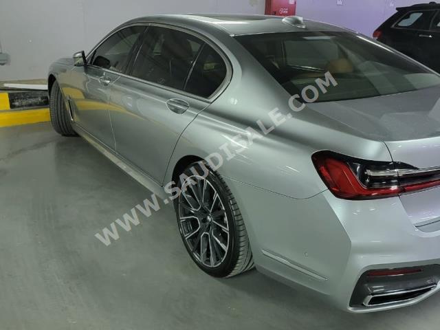 2020 بي ام دبليو الفئة السابعة 730 إل أي