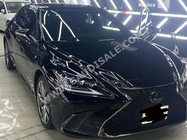 2019 لكزس إي إس 350