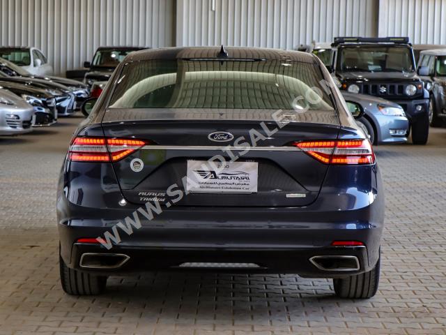 2020 فورد توروس تايتينيوم