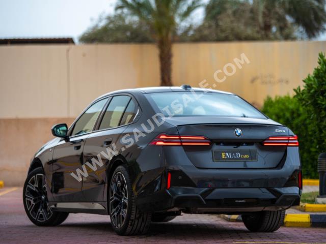 2024 بي ام دبليو الفئة الخامسة 520 أي