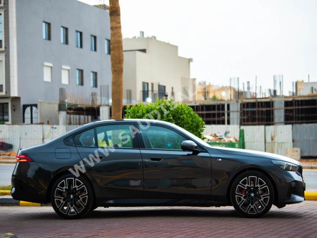 2024 بي ام دبليو الفئة الخامسة 520 أي