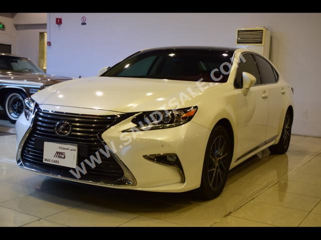 2018 لكزس إي إس 350