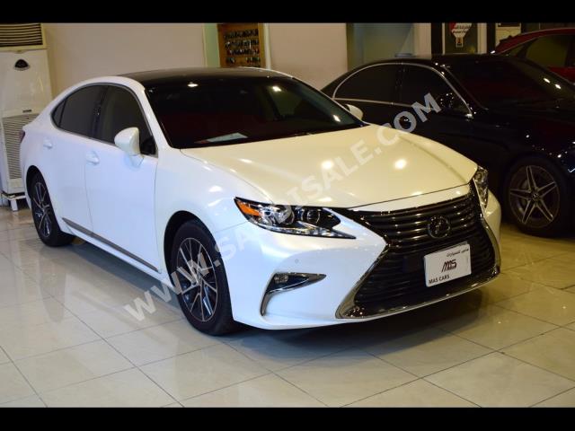 2018 لكزس إي إس 350