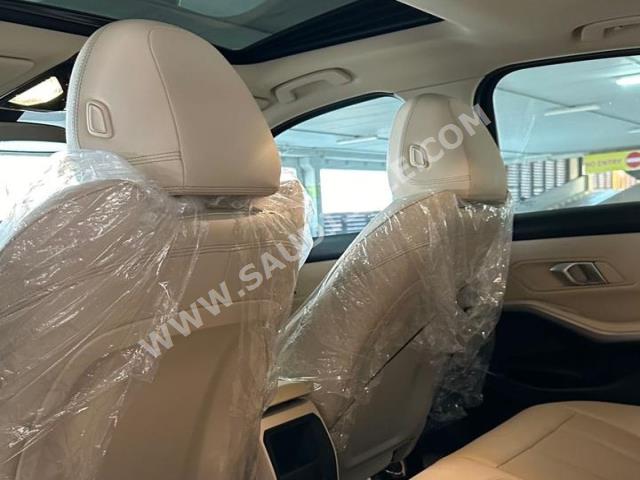 2022 بي ام دبليو الفئة الثالثة 320 أي