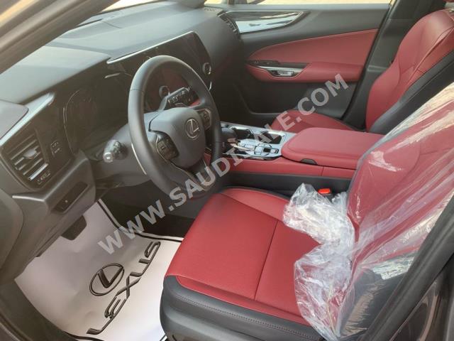 2024 لكزس إن إكس 350