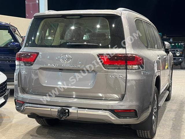 2024 تويوتا لاند كروزر جي اكس ار