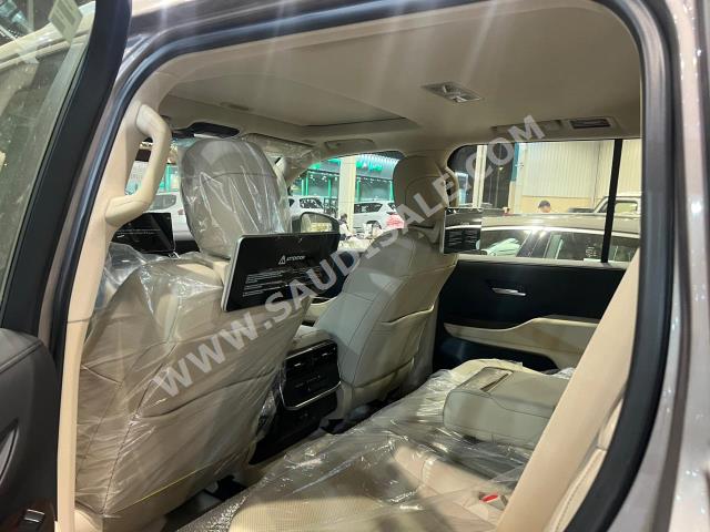 2024 تويوتا لاند كروزر جي اكس ار