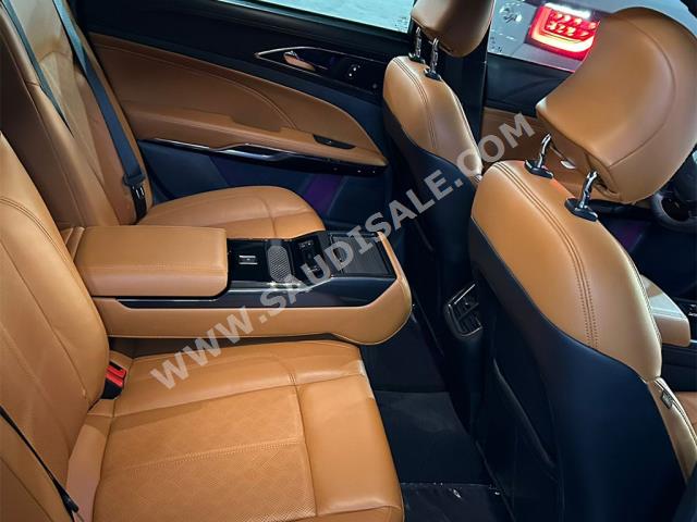 2021 فورد توروس تايتينيوم