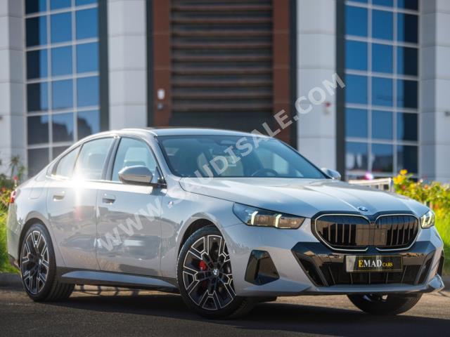 2024 بي ام دبليو الفئة الخامسة 520 أي