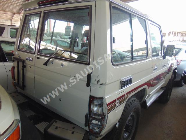 2015 تويوتا لاند كروزر ربع