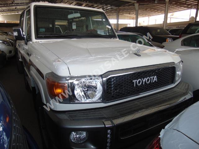 2015 تويوتا لاند كروزر ربع