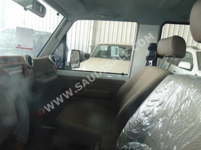 2015 تويوتا لاند كروزر ربع