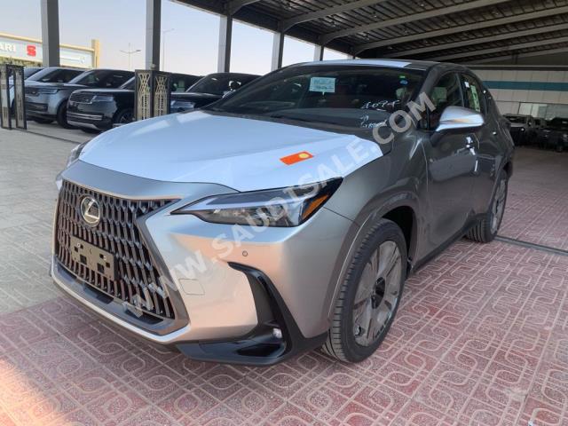2024 لكزس إن إكس 350