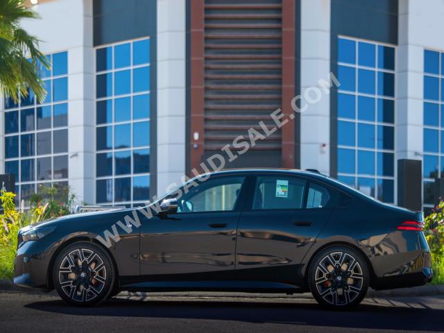 2024 بي ام دبليو الفئة الخامسة 520 أي