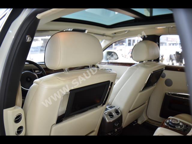 2015 رولز رويس قوست