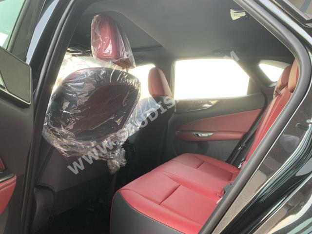 2024 لكزس إن إكس 350