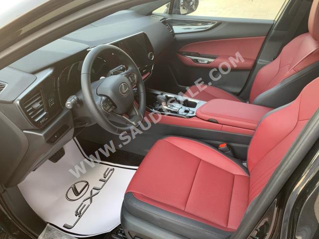 2024 لكزس إن إكس 350